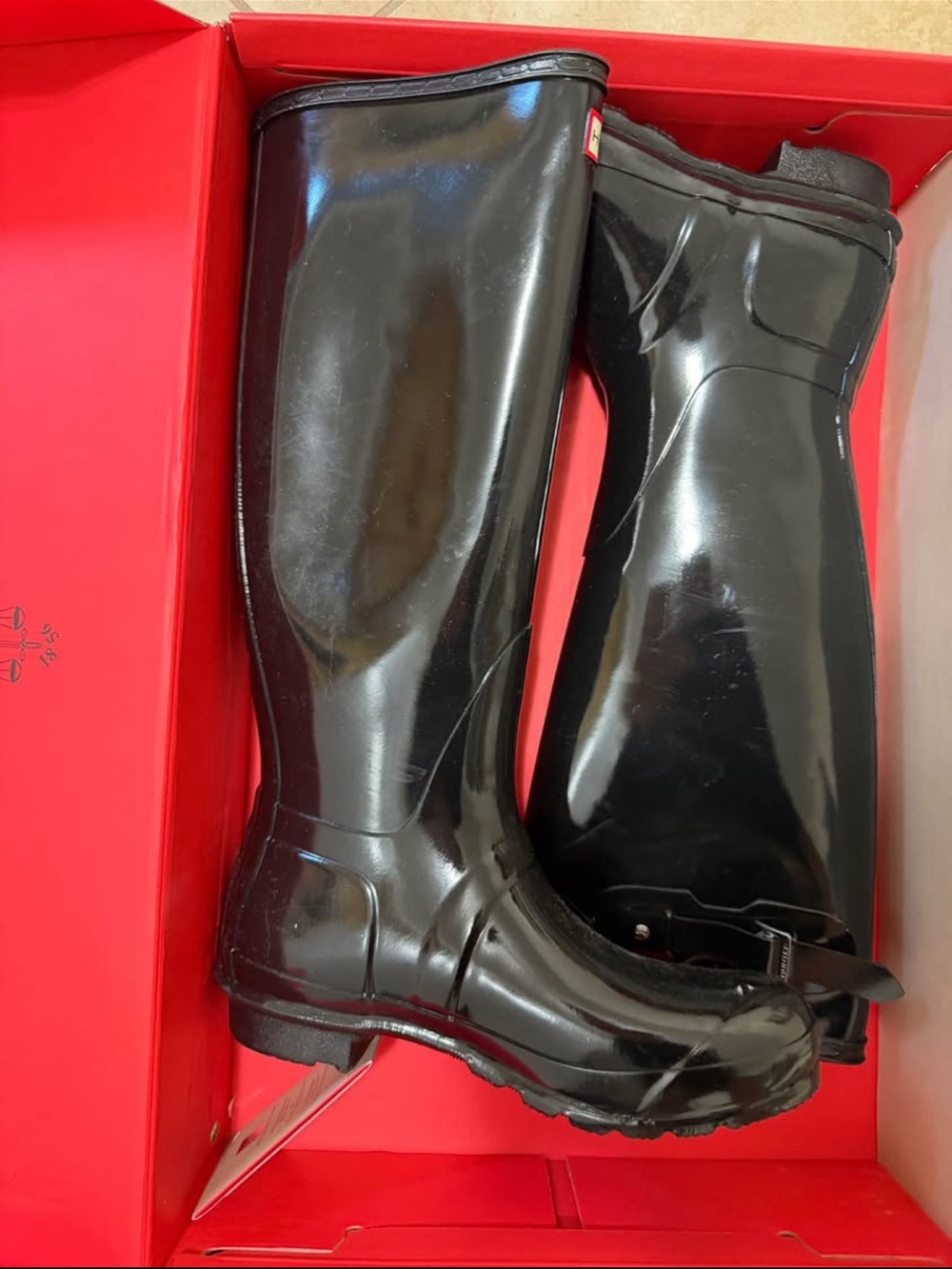 Womans Hunters Black Glossy Rain Boots - Classic Waterproof Style (Euro 40/41)